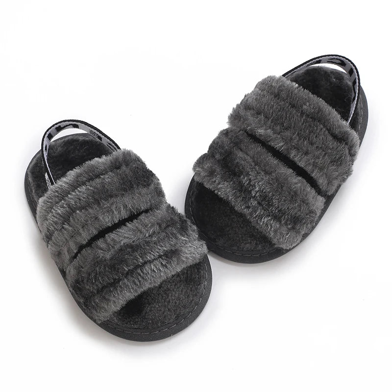 Chinelo Pelúcia Manoela